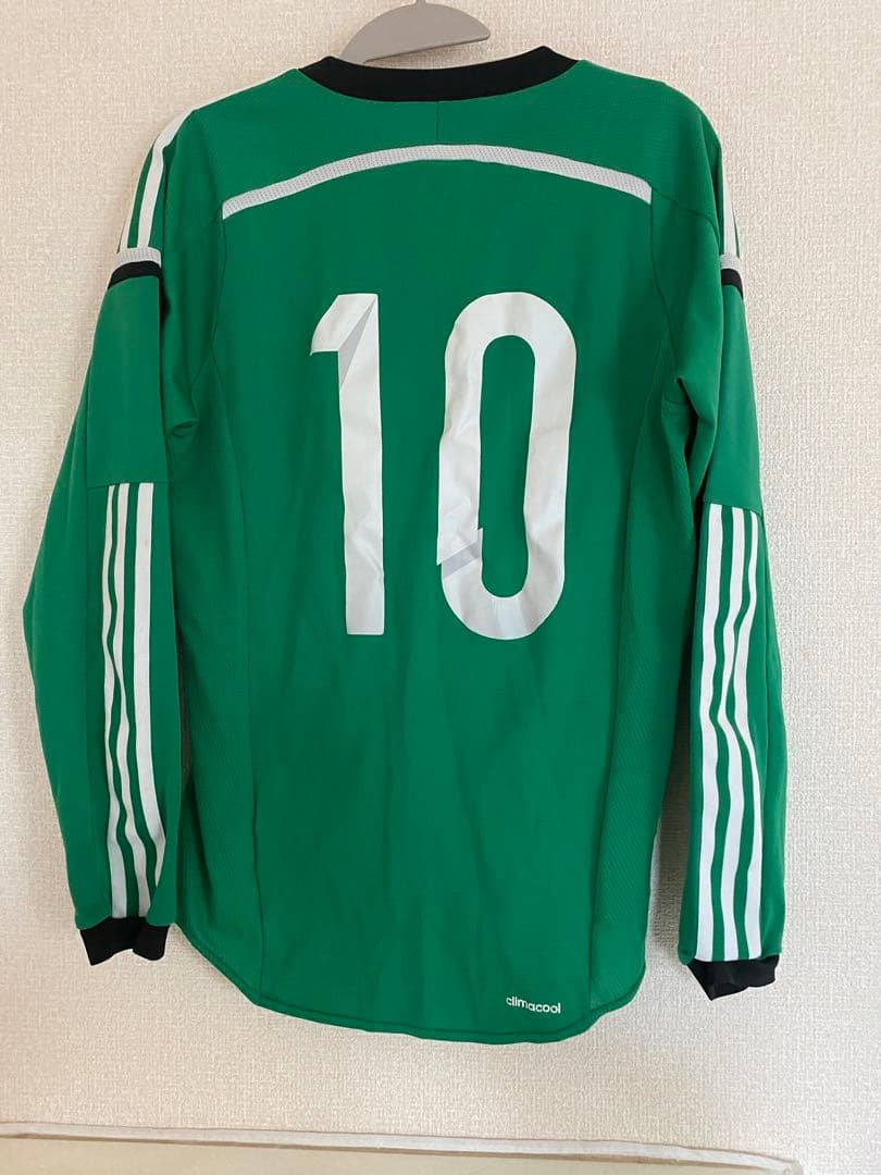 専修大学 ユニホーム 緑 赤 10番