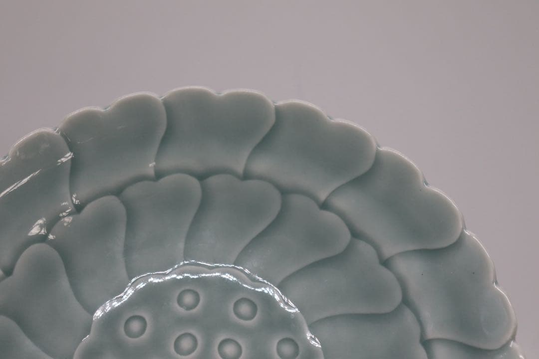 中国　青磁　蓮心模様花口大皿　大清乾隆年製銘　送料込み250802