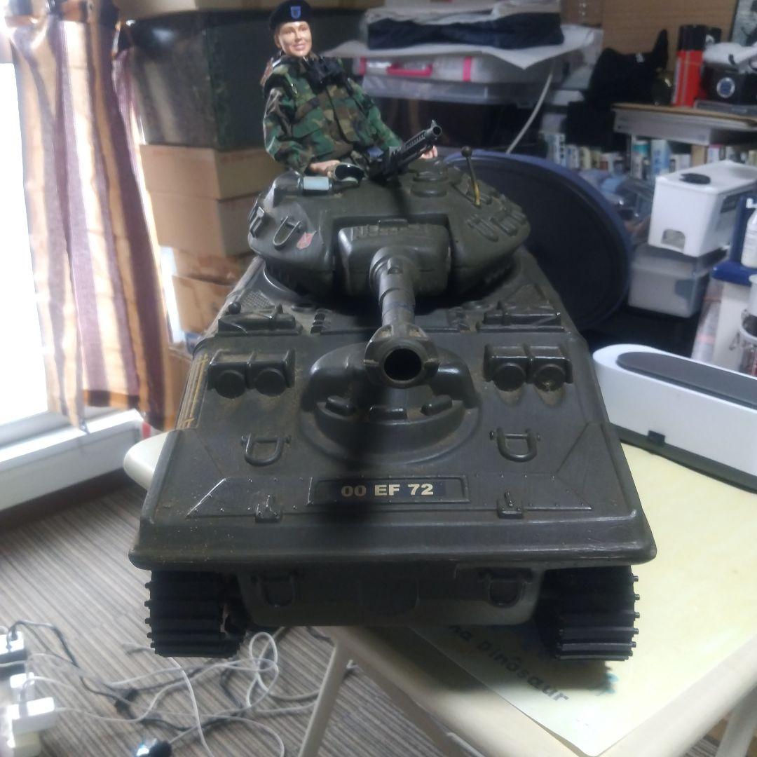 ドラゴン1/6女性兵士と同スケールのスコーピオン軽戦車かシュリダン戦車？のセット