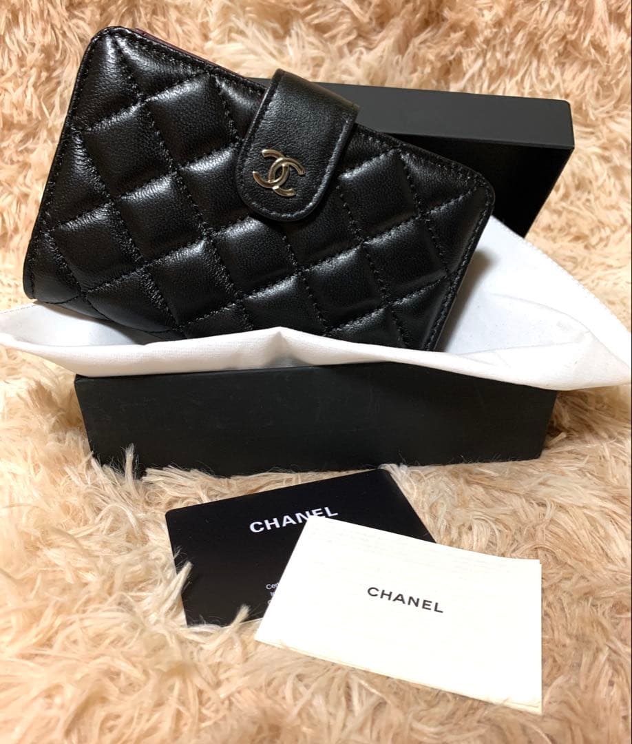ノベルティCHANEL二つ折り財布
