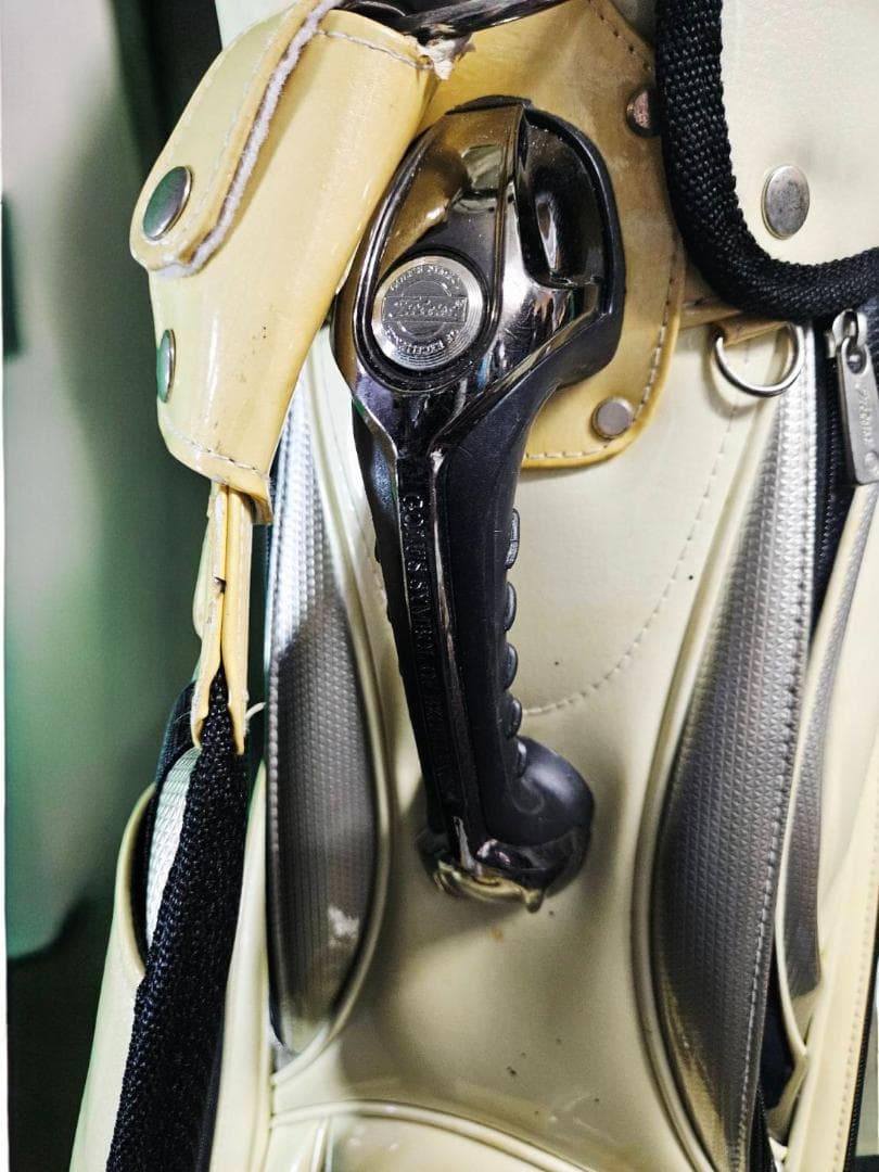 送料無料/美品　大型高級Titleist エナメルゴルフバッグ オフホワイト
