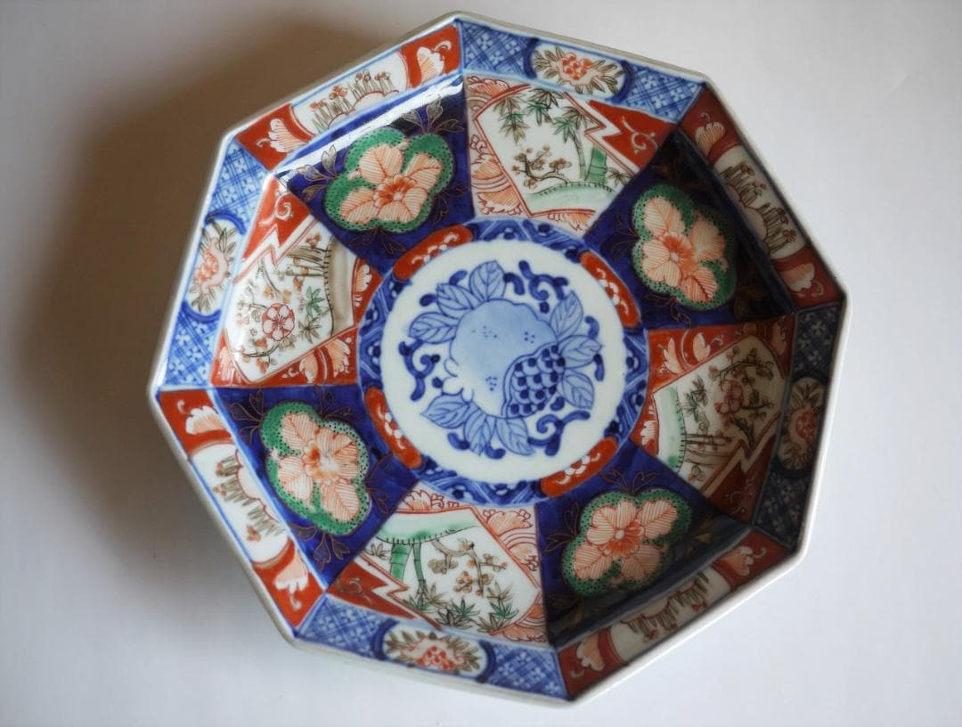 伊万里焼　八角八寸色絵皿　染錦芙蓉手　柘榴竹梅菊万年青　吉祥縁起物　里帰り