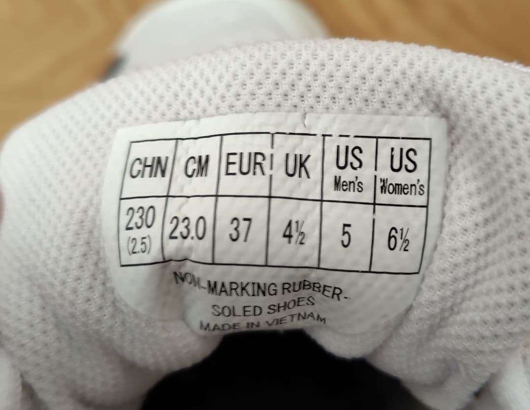 試着のみ☆YONEX バドミントンシューズ