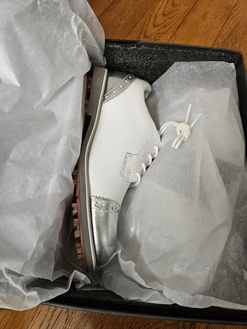 【新品】ホワイト メタリックトゥ ゴルフシューズ　ジーフォア　23センチ