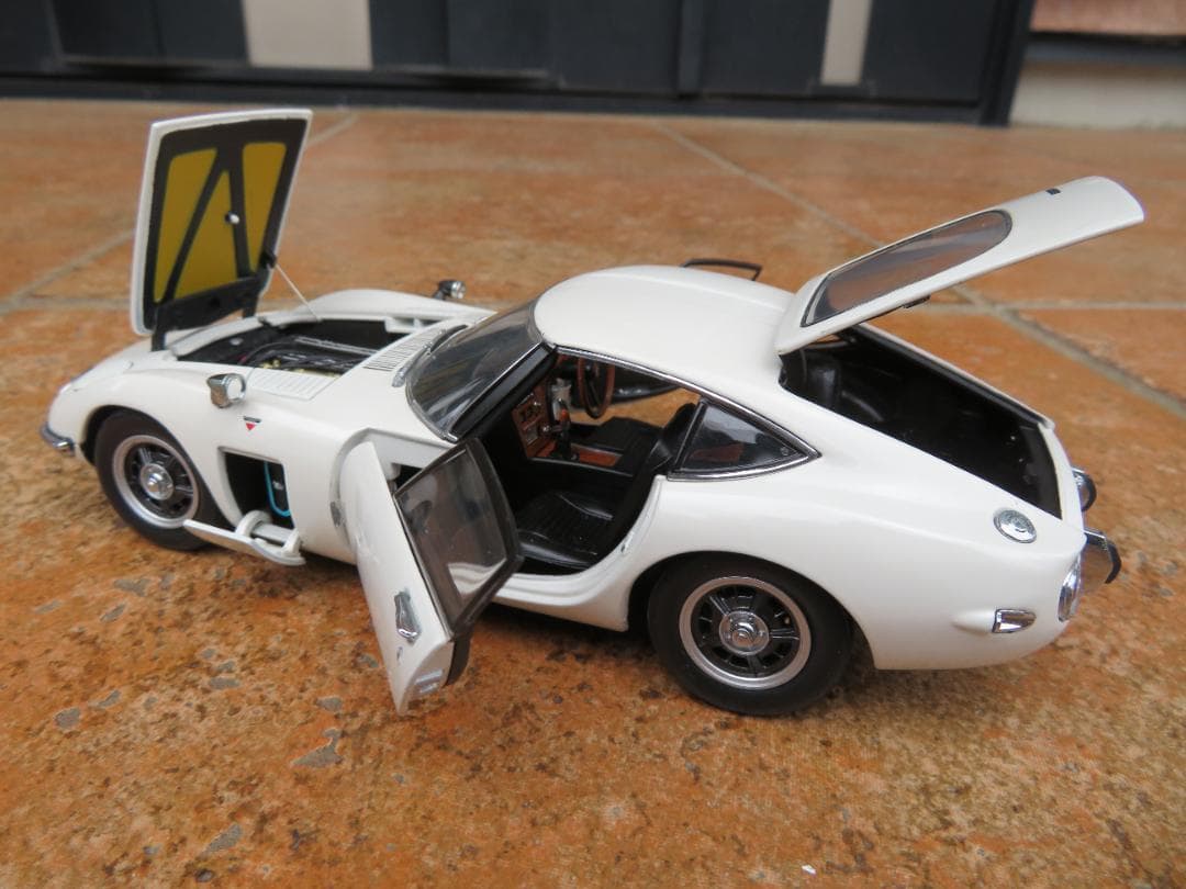 エブロ　1/24　トヨタ2000GT