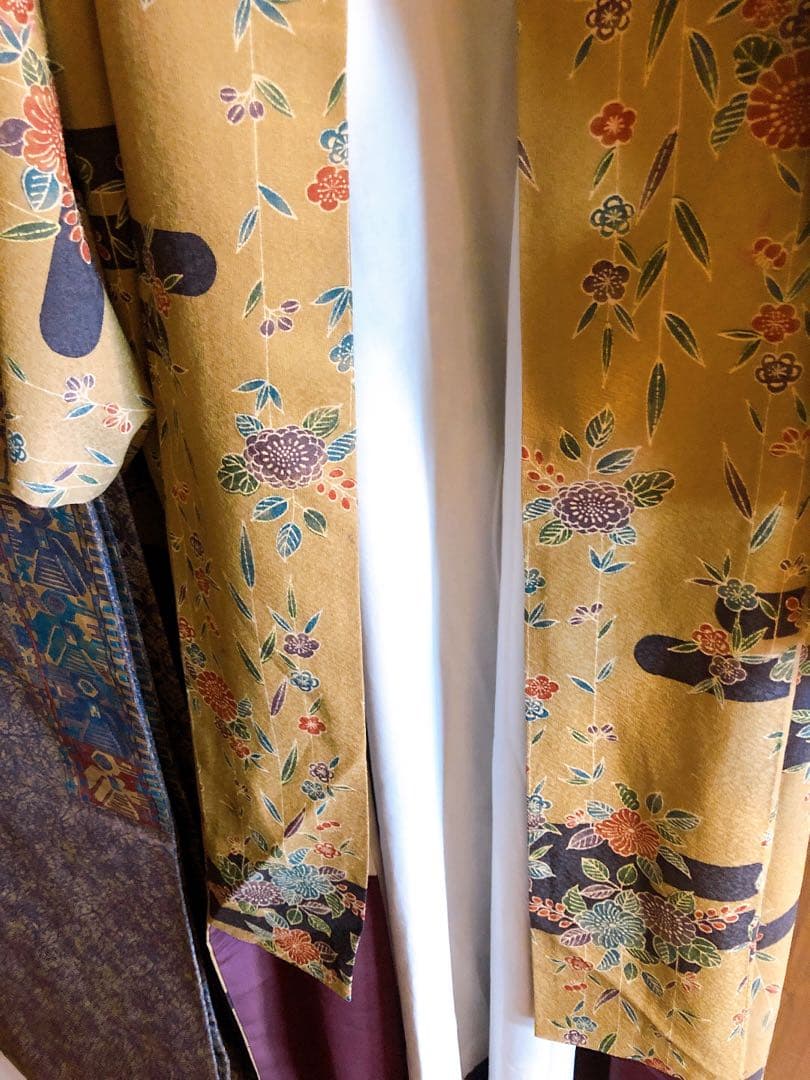 大衆演劇　役者　渋い着物　超キングサイズ正絹に見える洗える着物　雲紅型花柄帯付き