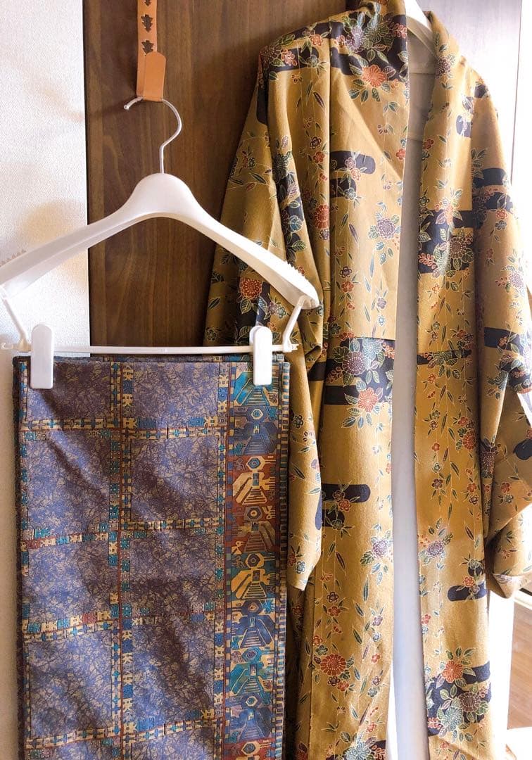 大衆演劇　役者　渋い着物　超キングサイズ正絹に見える洗える着物　雲紅型花柄帯付き