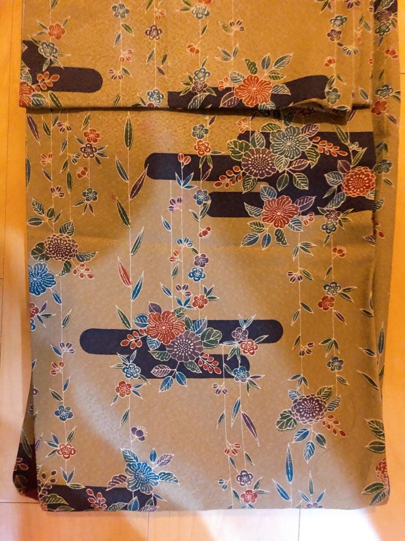 大衆演劇　役者　渋い着物　超キングサイズ正絹に見える洗える着物　雲紅型花柄帯付き