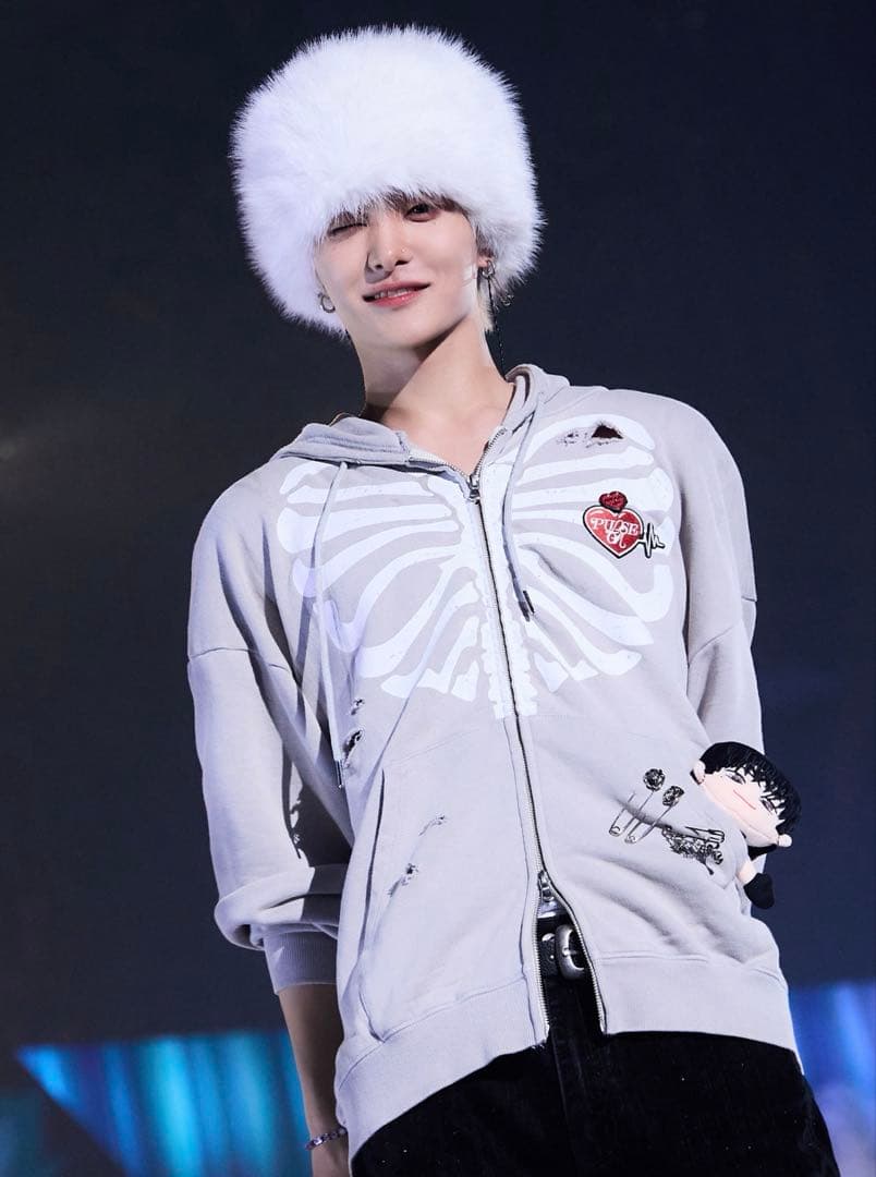 TREASURE フーディー M グレー 未開封 PLUSE ON パーカー