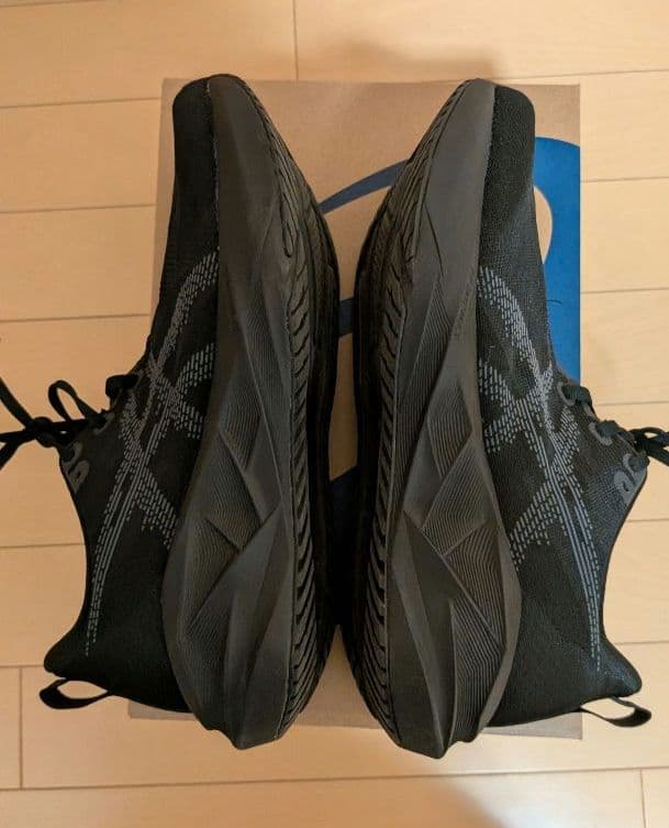 アシックス　NOVABLAST 5 ワイド 27.5cm メンズ