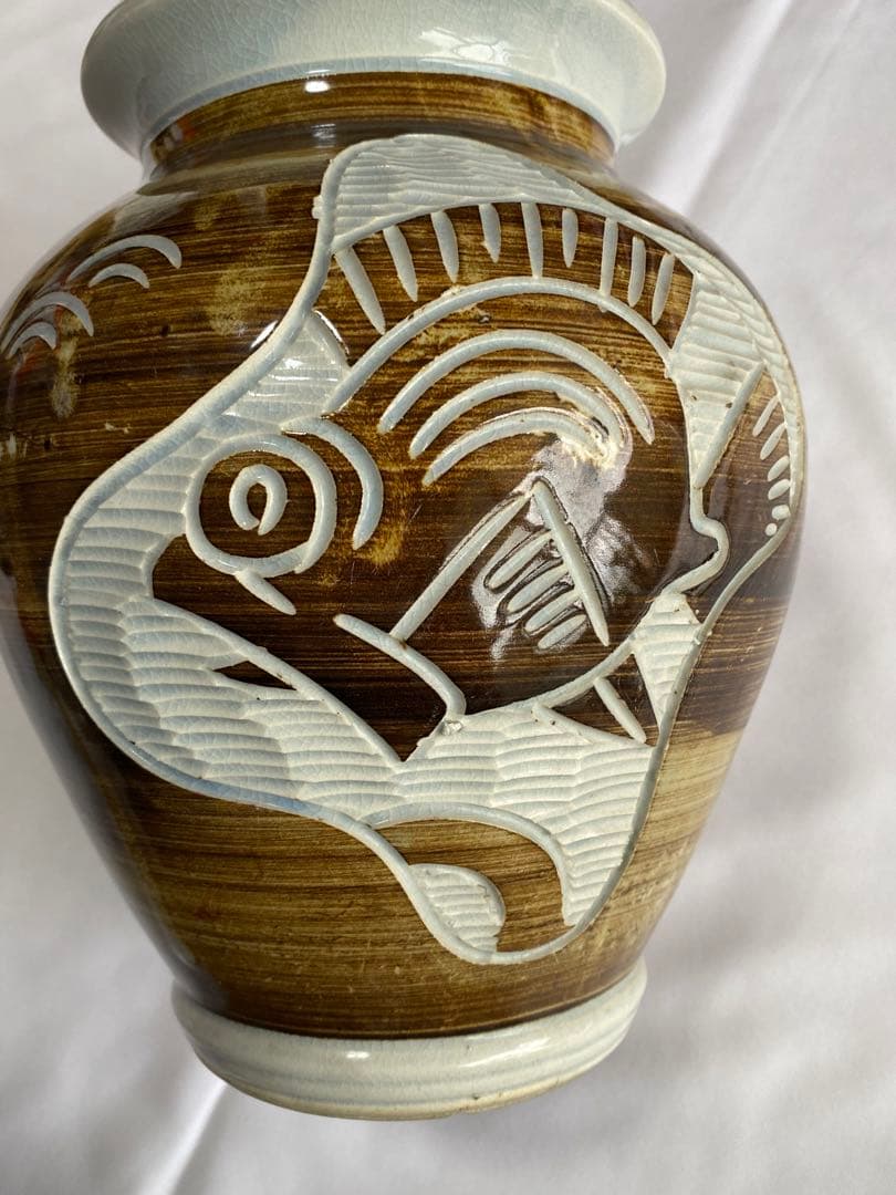 沖縄ご出身で人間国宝と認定されている金城次郎作成の壺