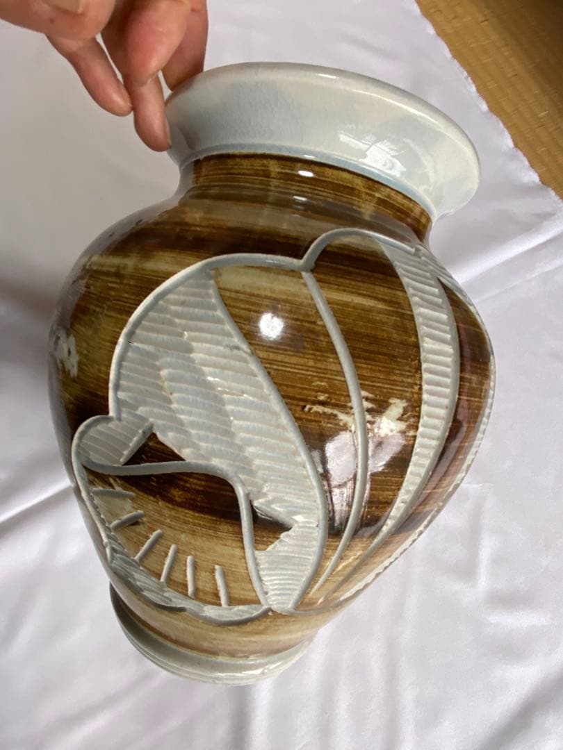 沖縄ご出身で人間国宝と認定されている金城次郎作成の壺