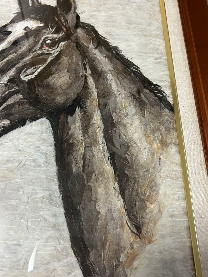 【美術品】鳥の羽根で描かれた馬