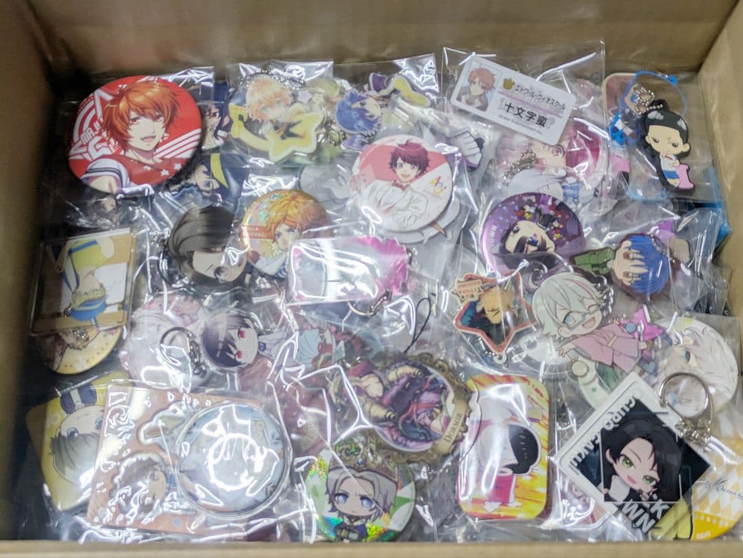 大量！アニメグッズ ノンジャンル大量500点以上まとめ売り缶バッジ他
