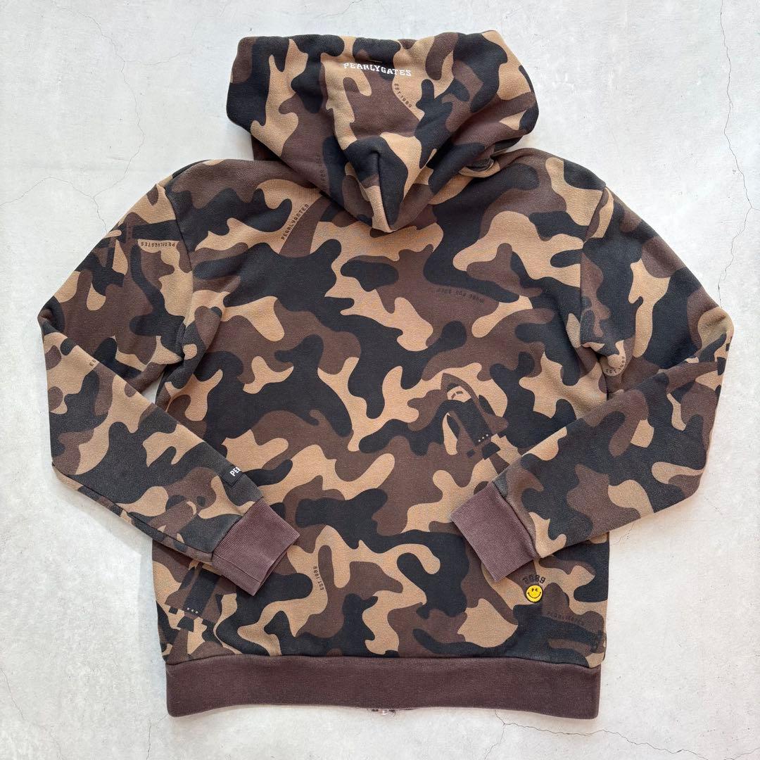 PEARLY GATES 迷彩カモフラ総柄 ジップフードパーカー にこちゃん刺繍