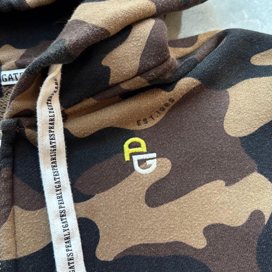 PEARLY GATES 迷彩カモフラ総柄 ジップフードパーカー にこちゃん刺繍