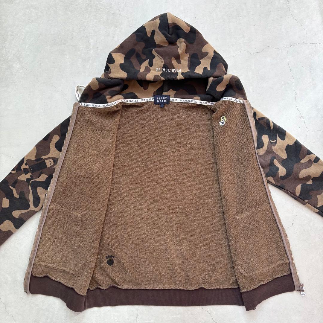 PEARLY GATES 迷彩カモフラ総柄 ジップフードパーカー にこちゃん刺繍