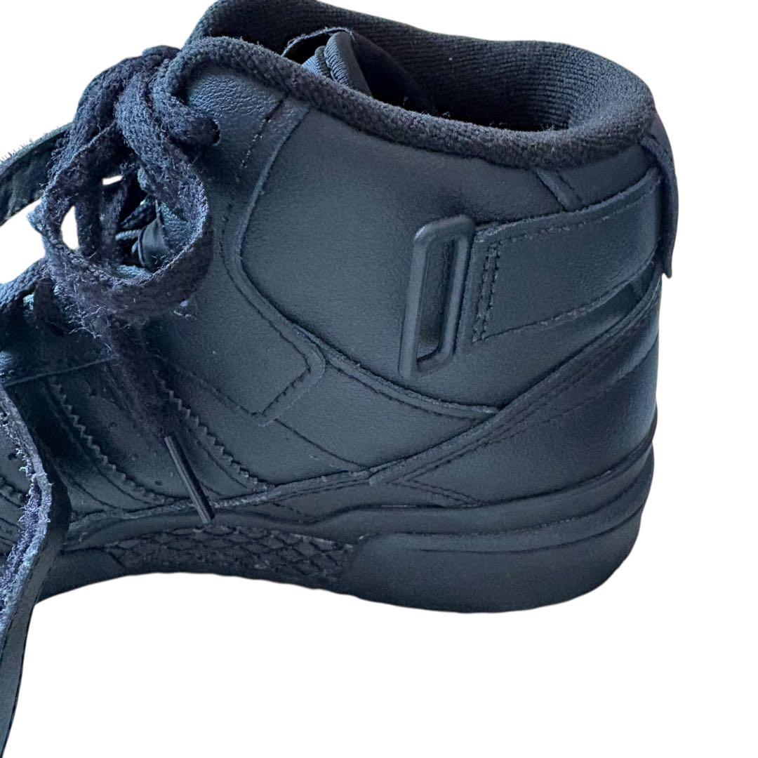 アディダス☆フォーラムミッドスニーカー バスケットボールシューズ 23.5 黒