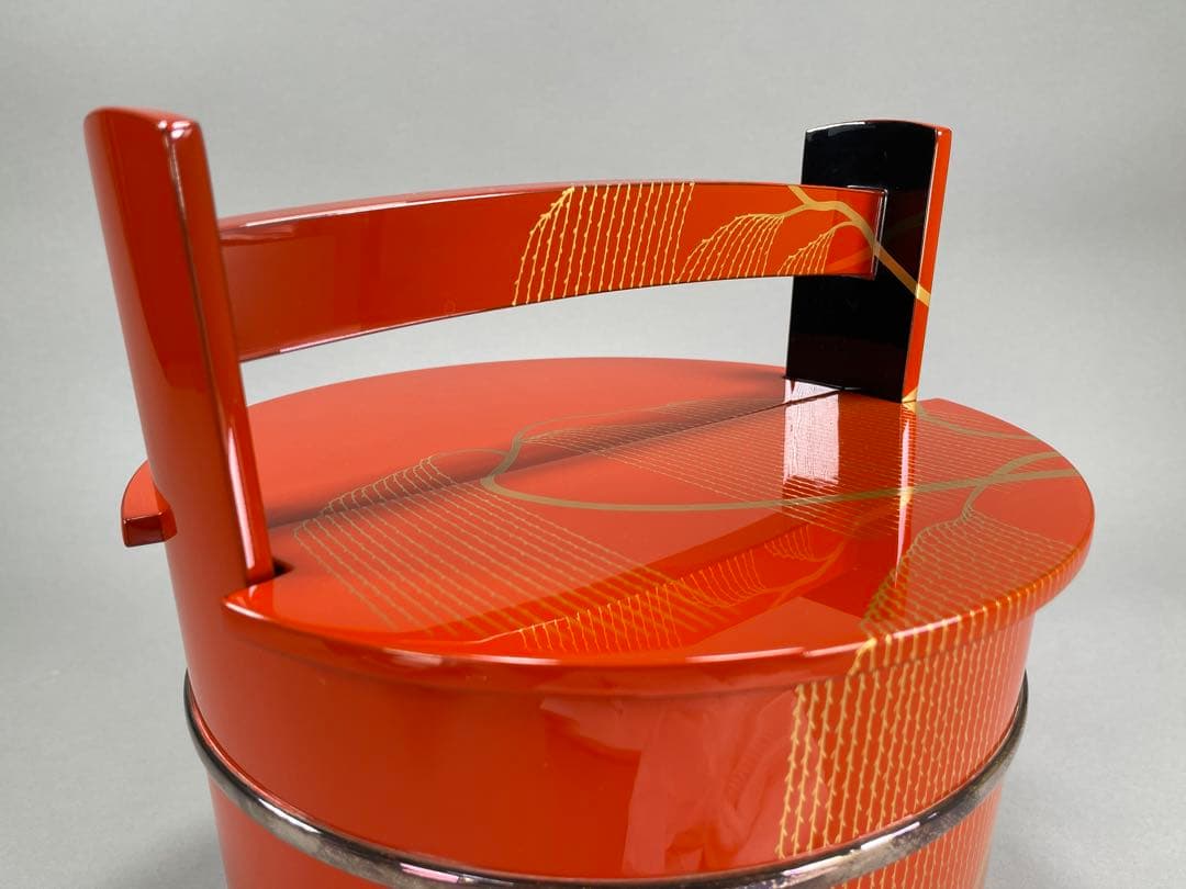 輪島塗 細井正雄作 朱色手桶水指 銀箍 柳蒔絵　布 共箱 茶道具 天然木 漆芸