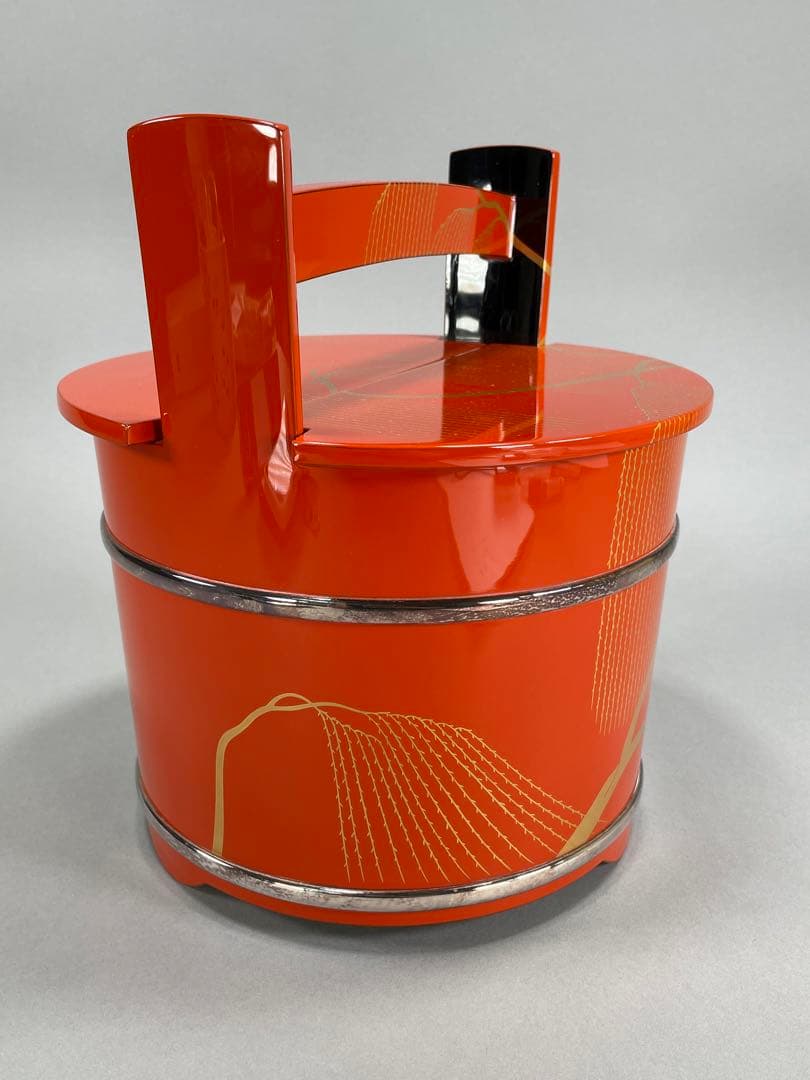 輪島塗 細井正雄作 朱色手桶水指 銀箍 柳蒔絵　布 共箱 茶道具 天然木 漆芸