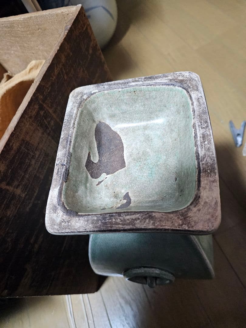 清朝期 青磁方壺（ほうこ）高さ30cm 若干のガタツキあり 箱無し