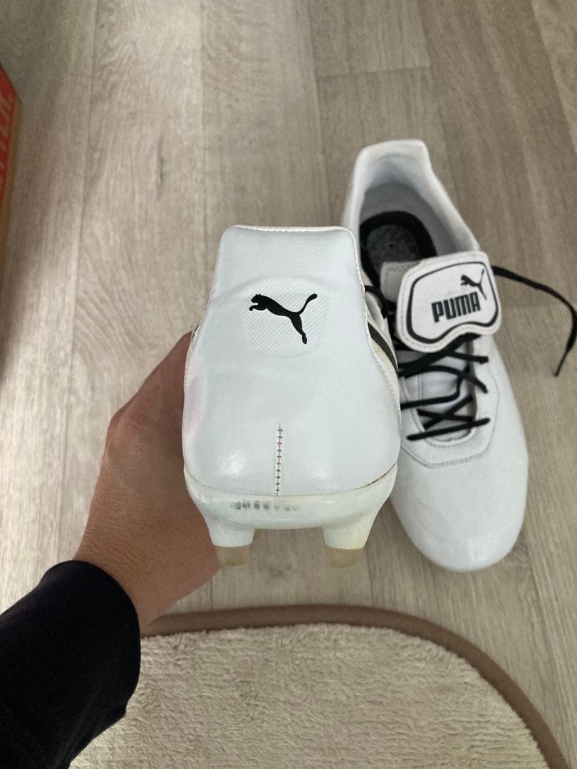 PUMA ホワイト サッカーシューズ スパイク