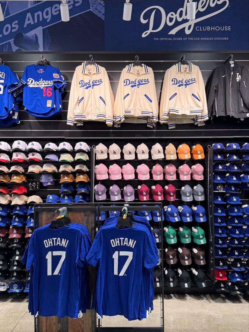 ㊗️優勝❣️現地購入❣️ドジャース 公式 トレーナー スウェット トップス
