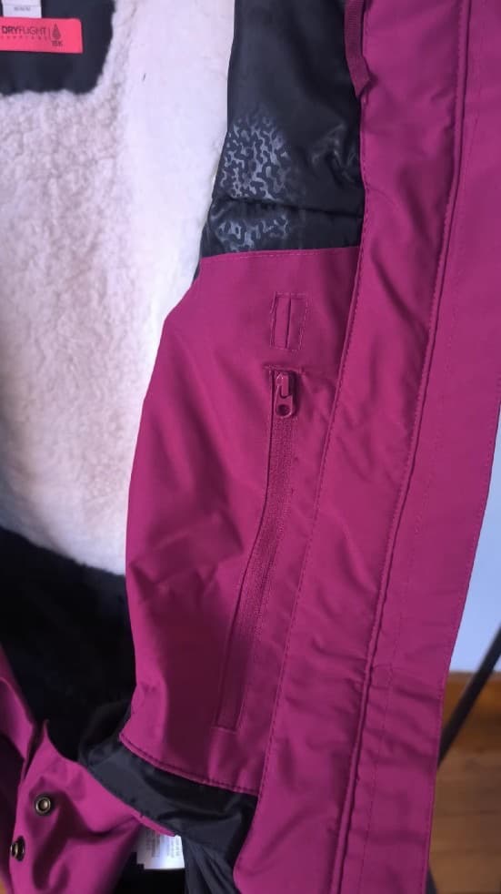 新品Roxy XSサイズ スキー スノーボード 兼用ジャッケット 女性 ロキシー