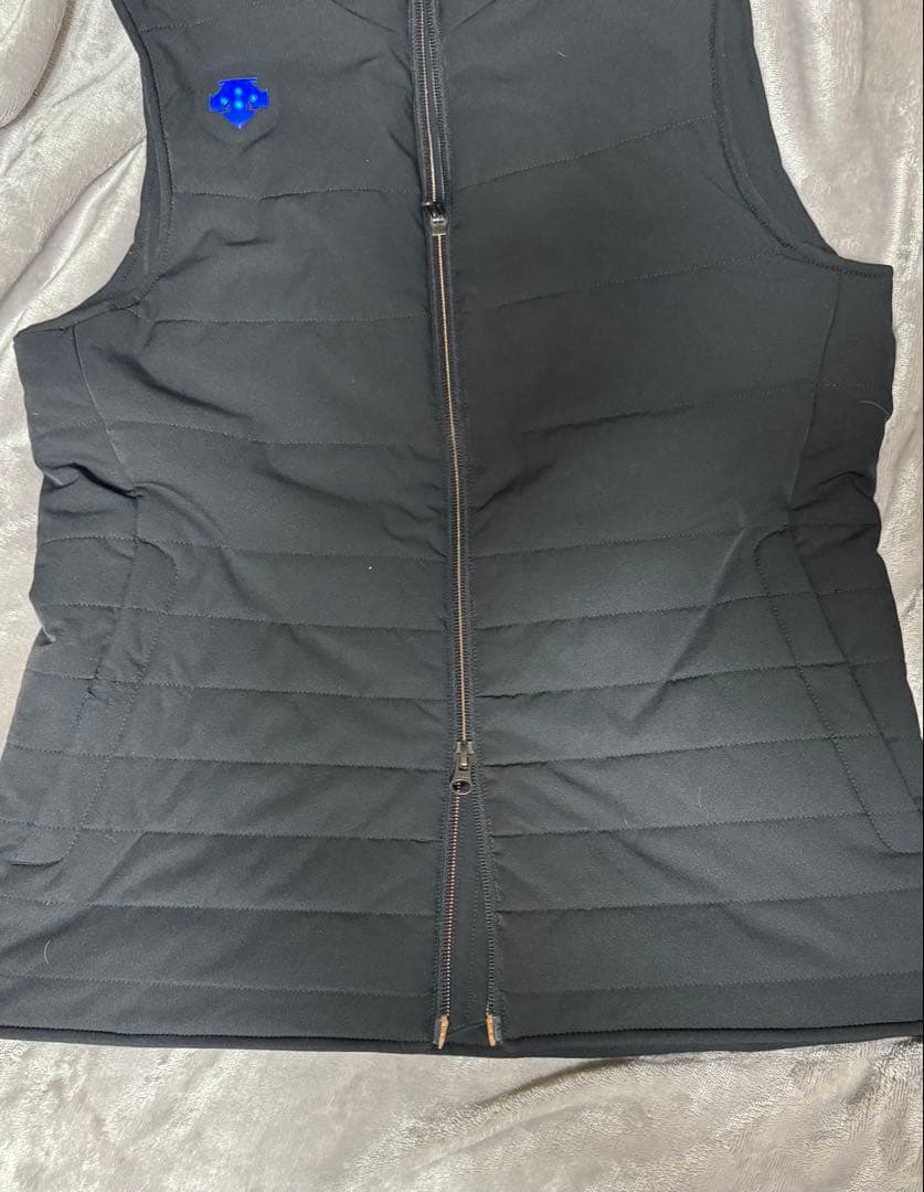 デサントモバイルサーモゴルフベスト