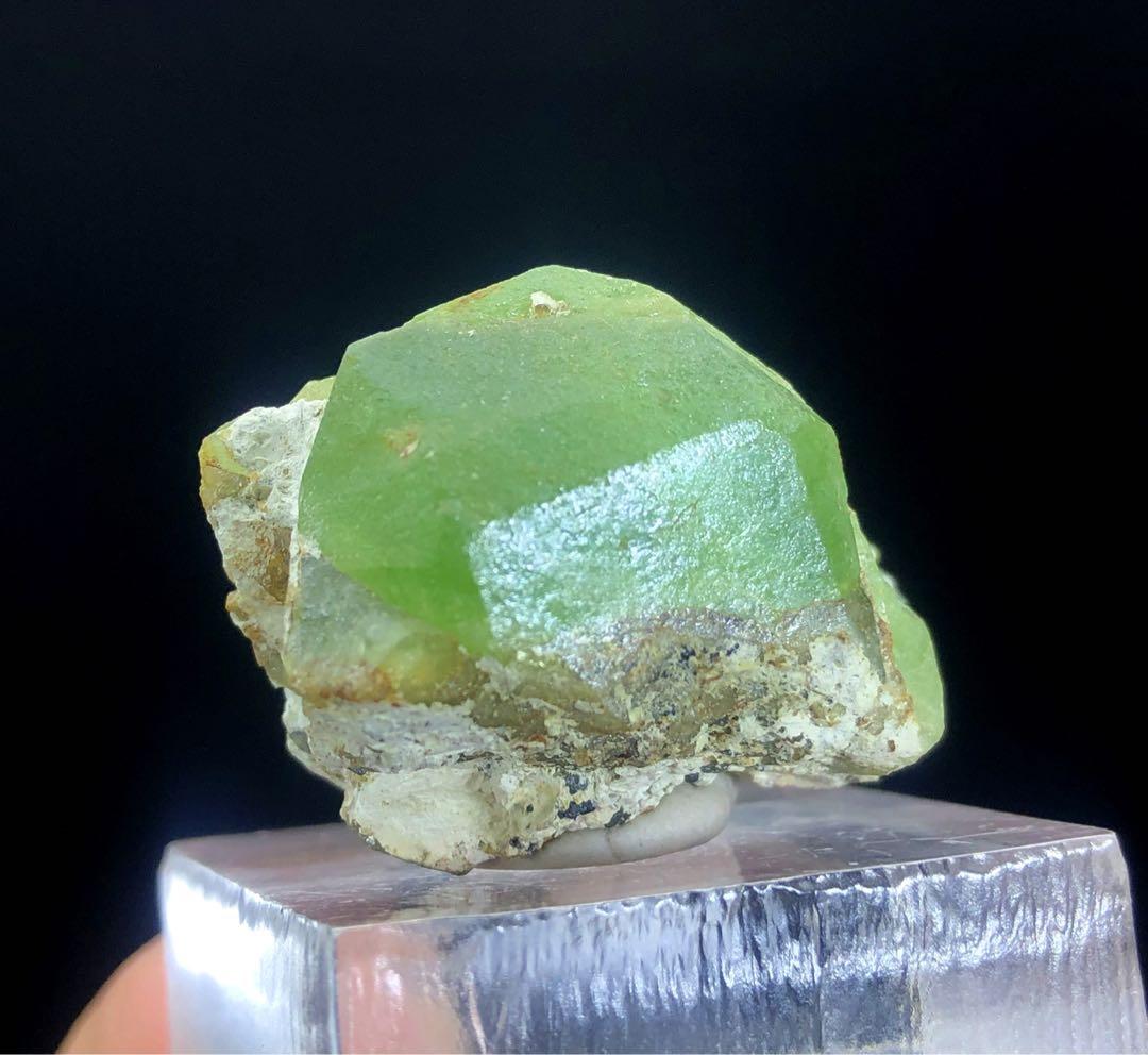 天然グリーンペリドット標本。