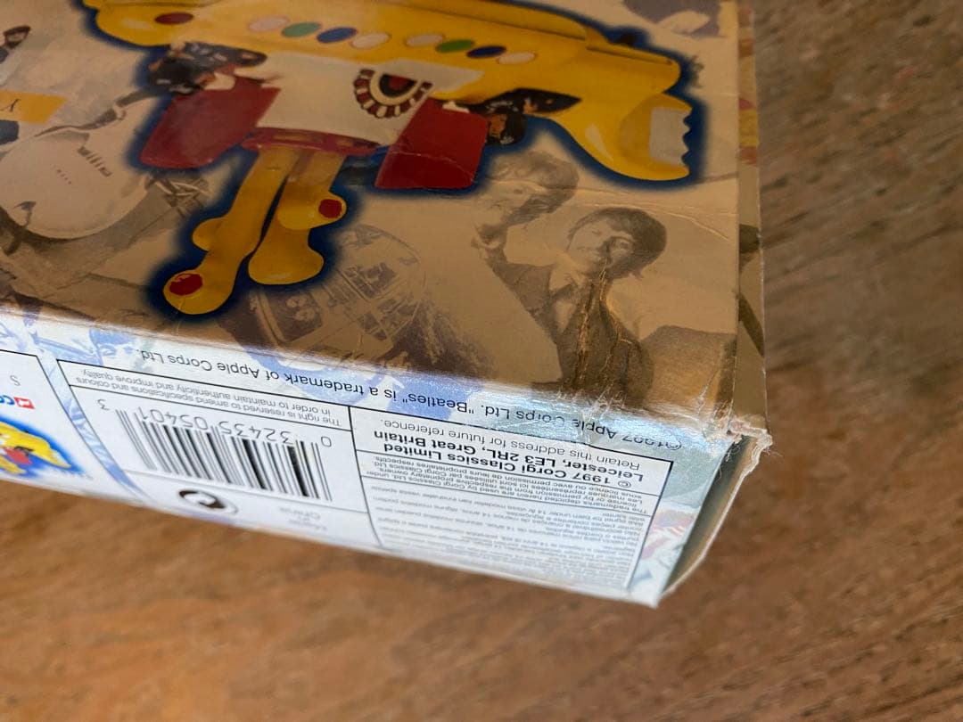 コーギー ミニカー The Beatles イエローサブマリン フィギュア付