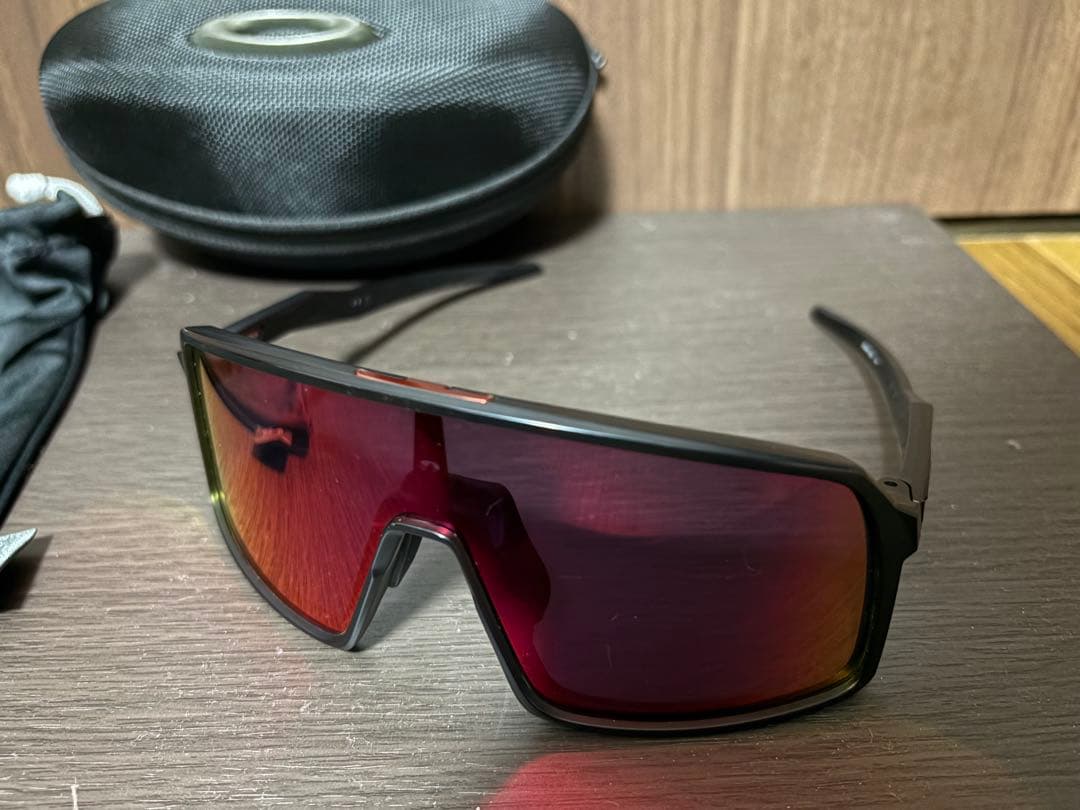 Oakley Sutroスポーツサングラス