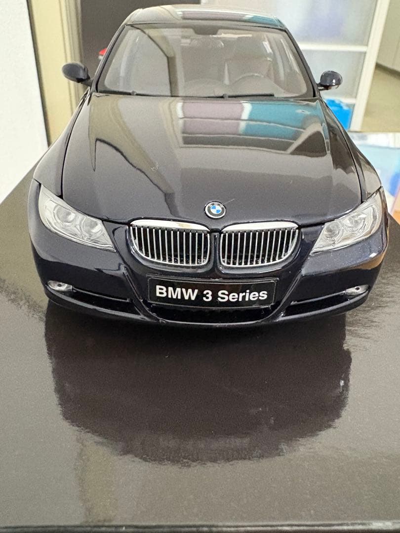 Kyosho  330i Sedan 1:18 ダイキャスト