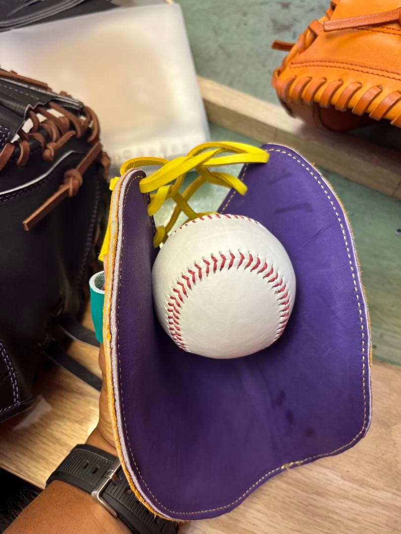 特価　新品　トレーニンググローブ　硬式軟式併用可能