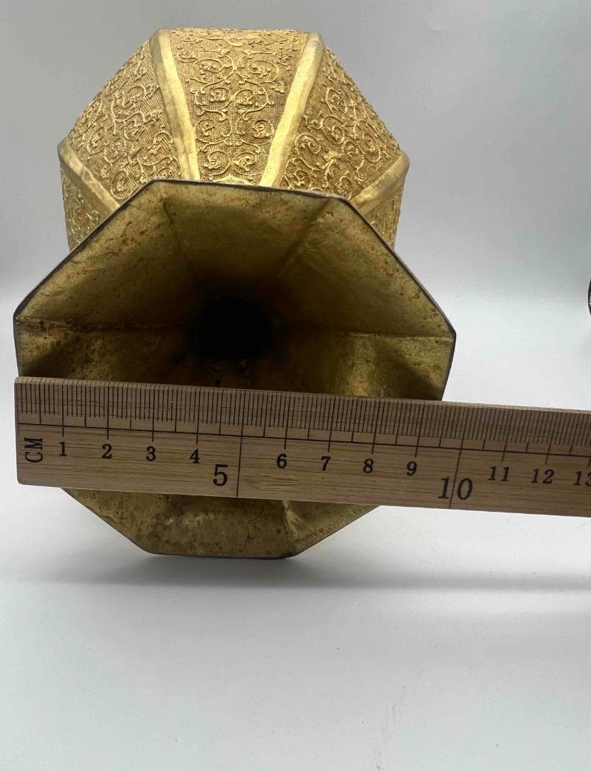 唐時代　金器　金象嵌鏨彫吉祥唐草紋瑞獸夔龍文八角金花瓶(B-74)