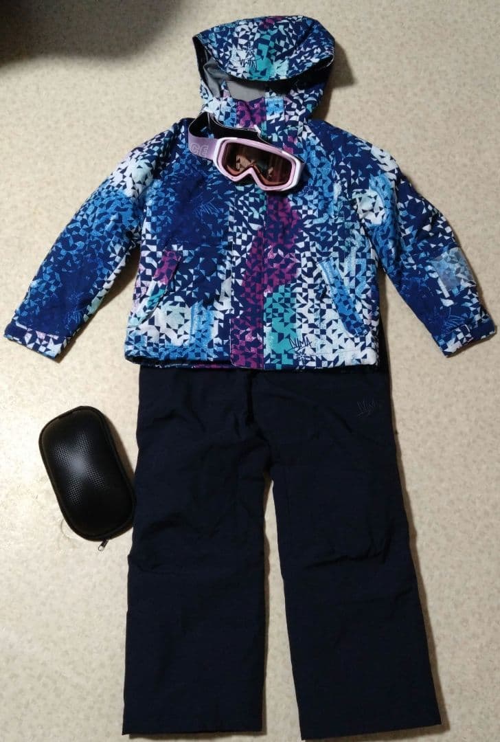 nima子ども用スキースノボーウェア 、 ゴーグル、ケース付き