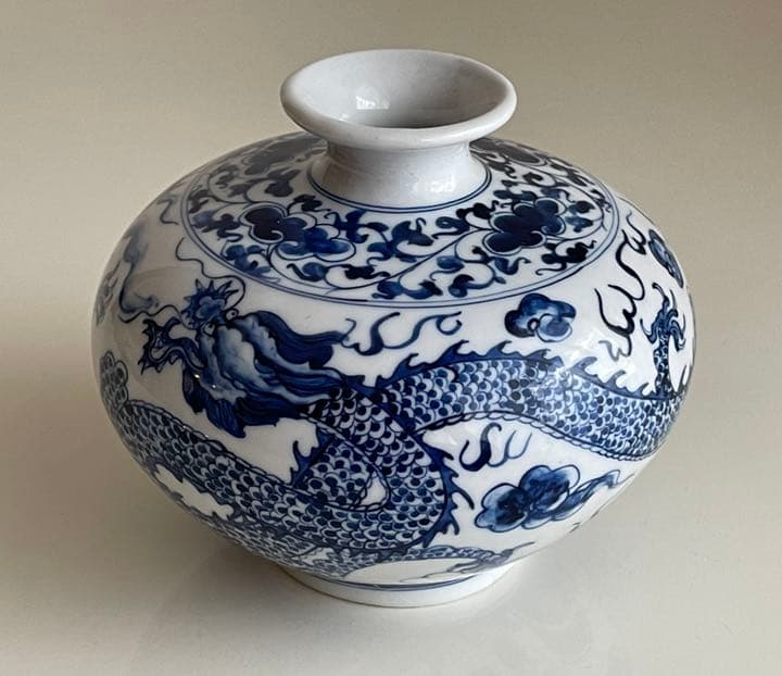 龍　壺　大清雍正年製　アンティーク　開運　ツボ　花瓶