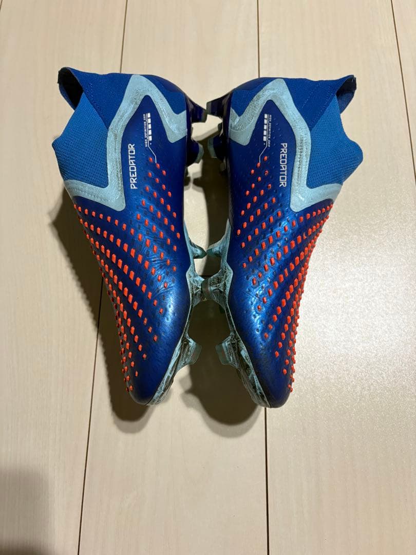 アディダス プレデター アキュラシー+ FG 27.0 紐なし