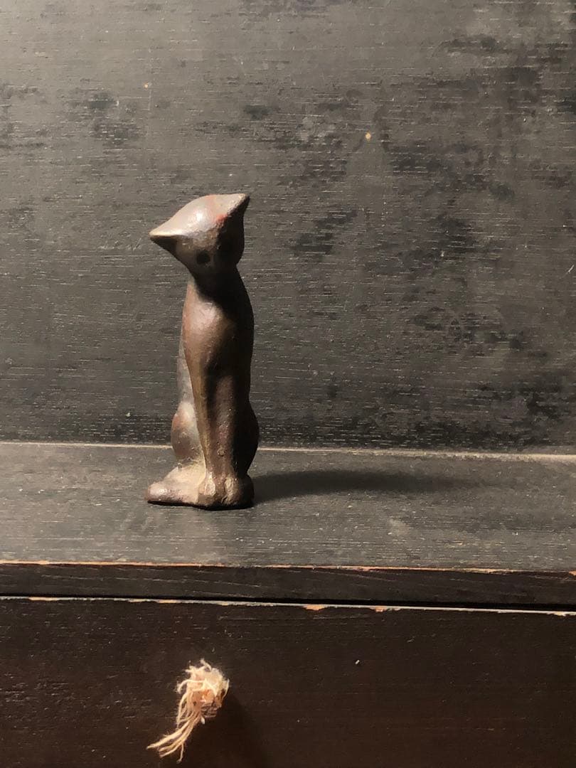 昭和レトロ　物憂げな猫　真鍮　照明のパーツ　猫　置物