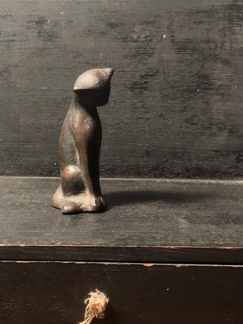 昭和レトロ　物憂げな猫　真鍮　照明のパーツ　猫　置物