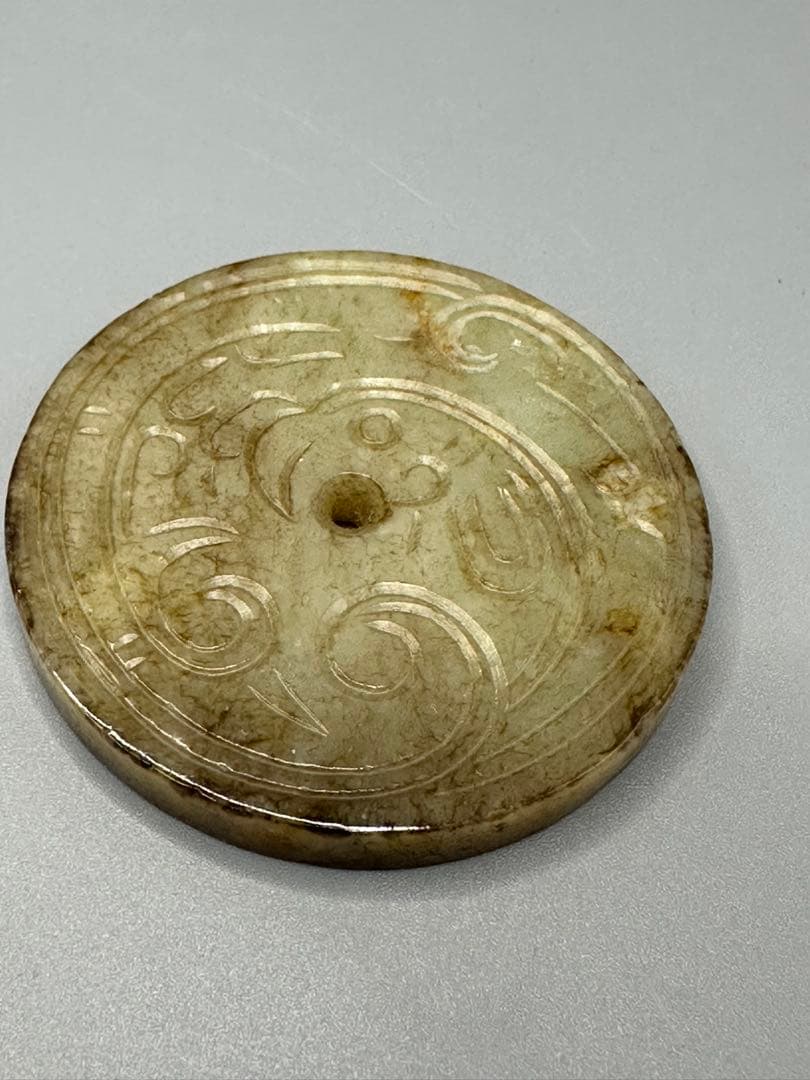 彫刻円盤 2個セット ループタイ　和田玉　古砡　白砡　根付　天然素材 置物骨董