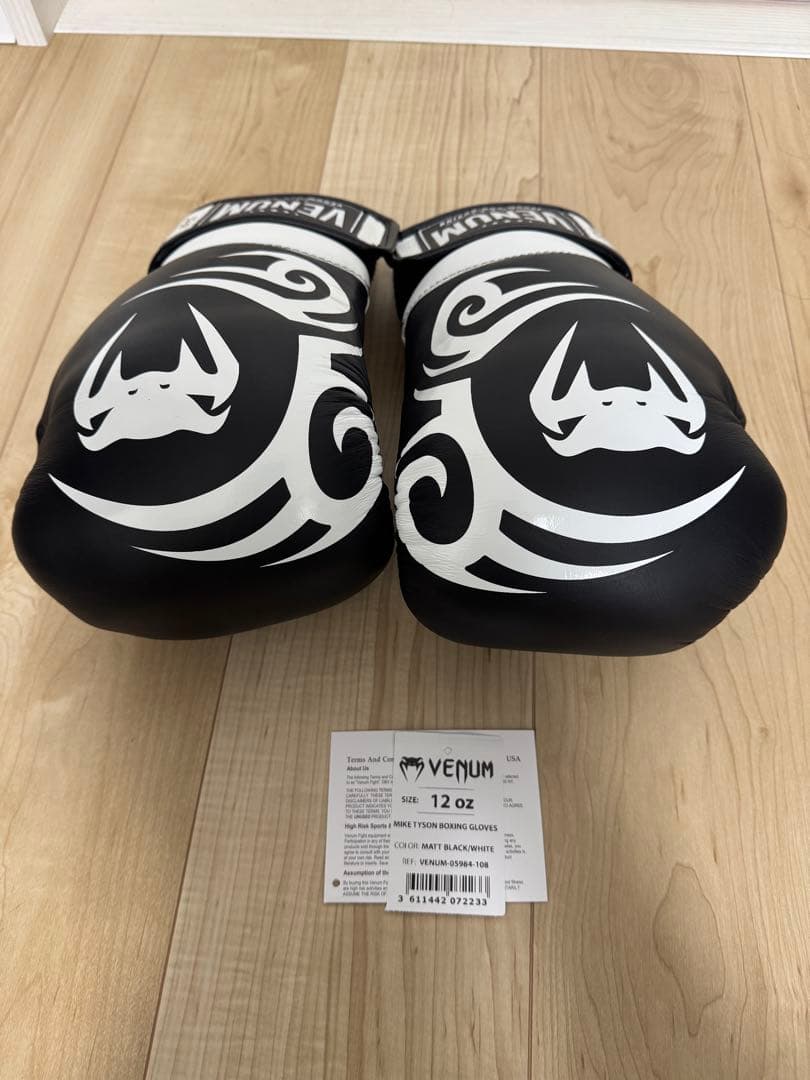 Venum Giant 2.0 Mike TysonPro ボクシンググローブ
