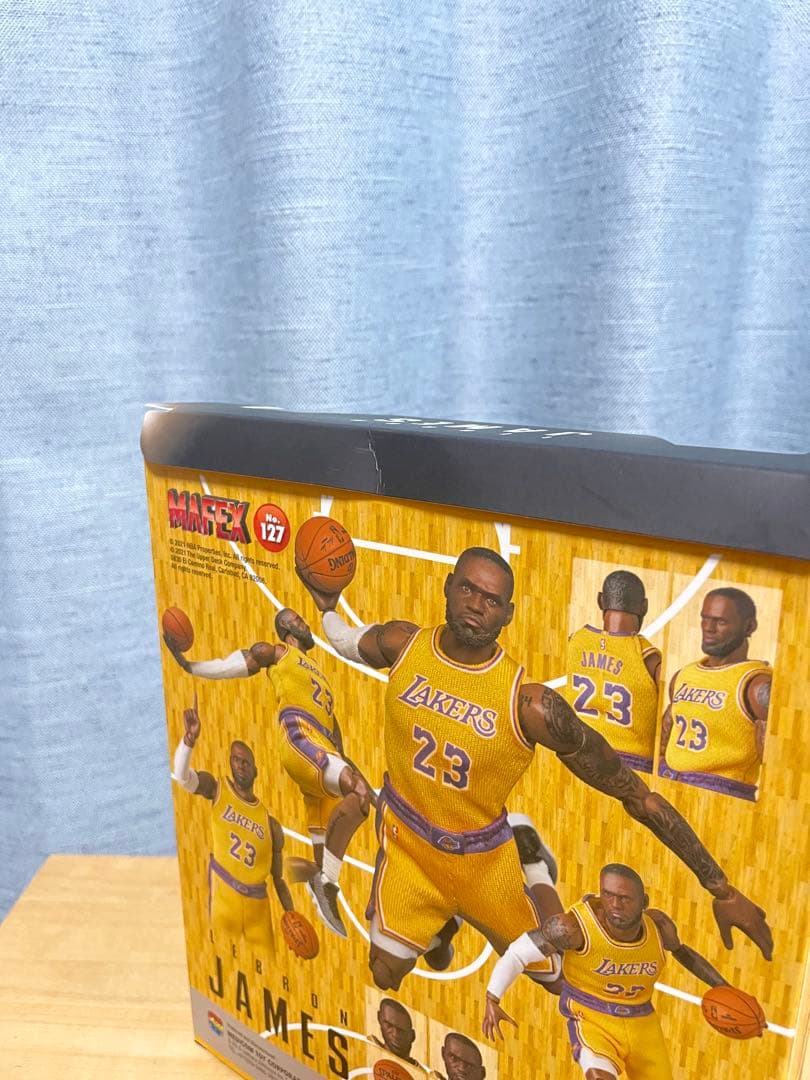 レブロン・ジェームズ MAFEX(マフェックス) アクションフィギュア