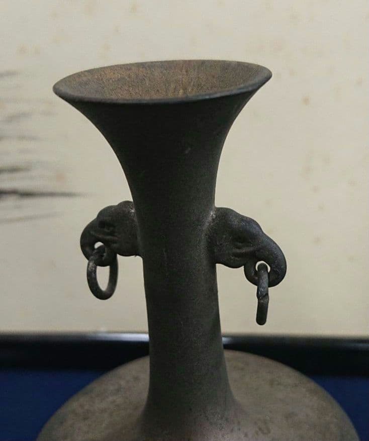 古銅仏花器耳飾り付き