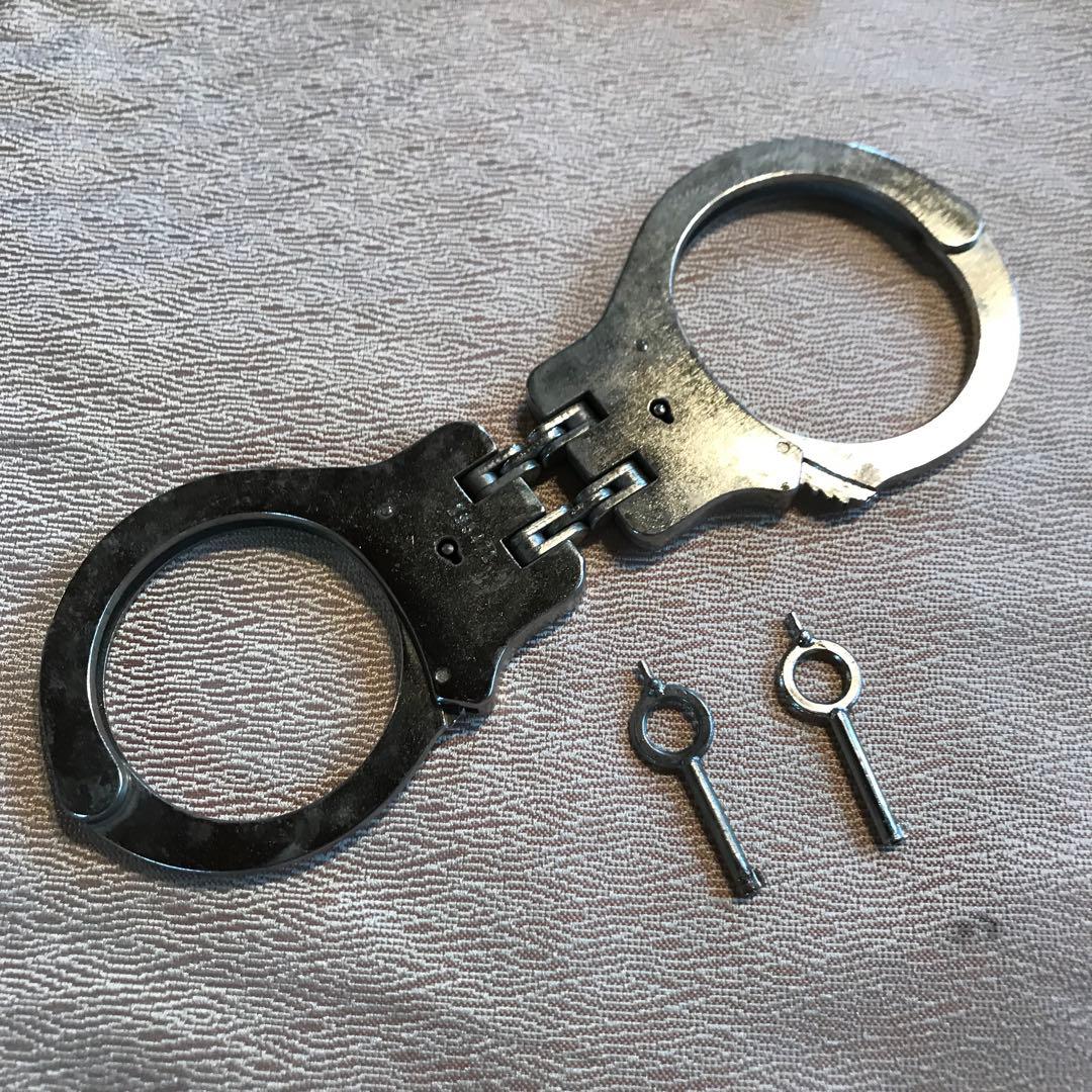 本物ピアレス社手錠