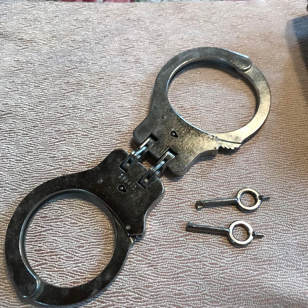 本物ピアレス社手錠