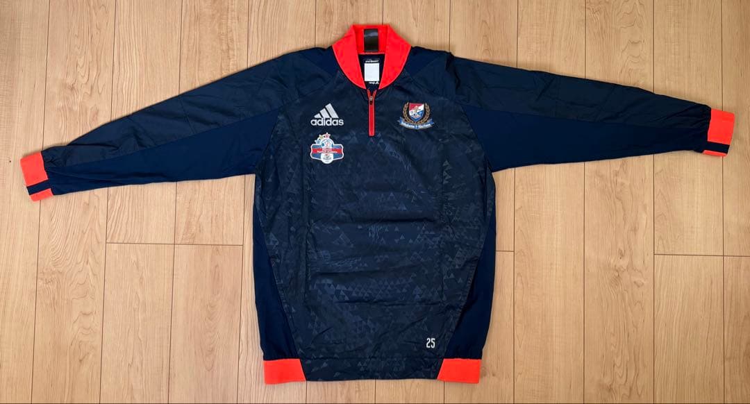 adidas マリノス　ピステ・ウィンドブレーカー