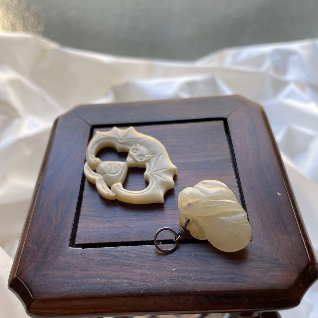 砡　砡石　玉　中国　China アンティーク　骨董　蝙蝠　手彫り　ペンダント　石