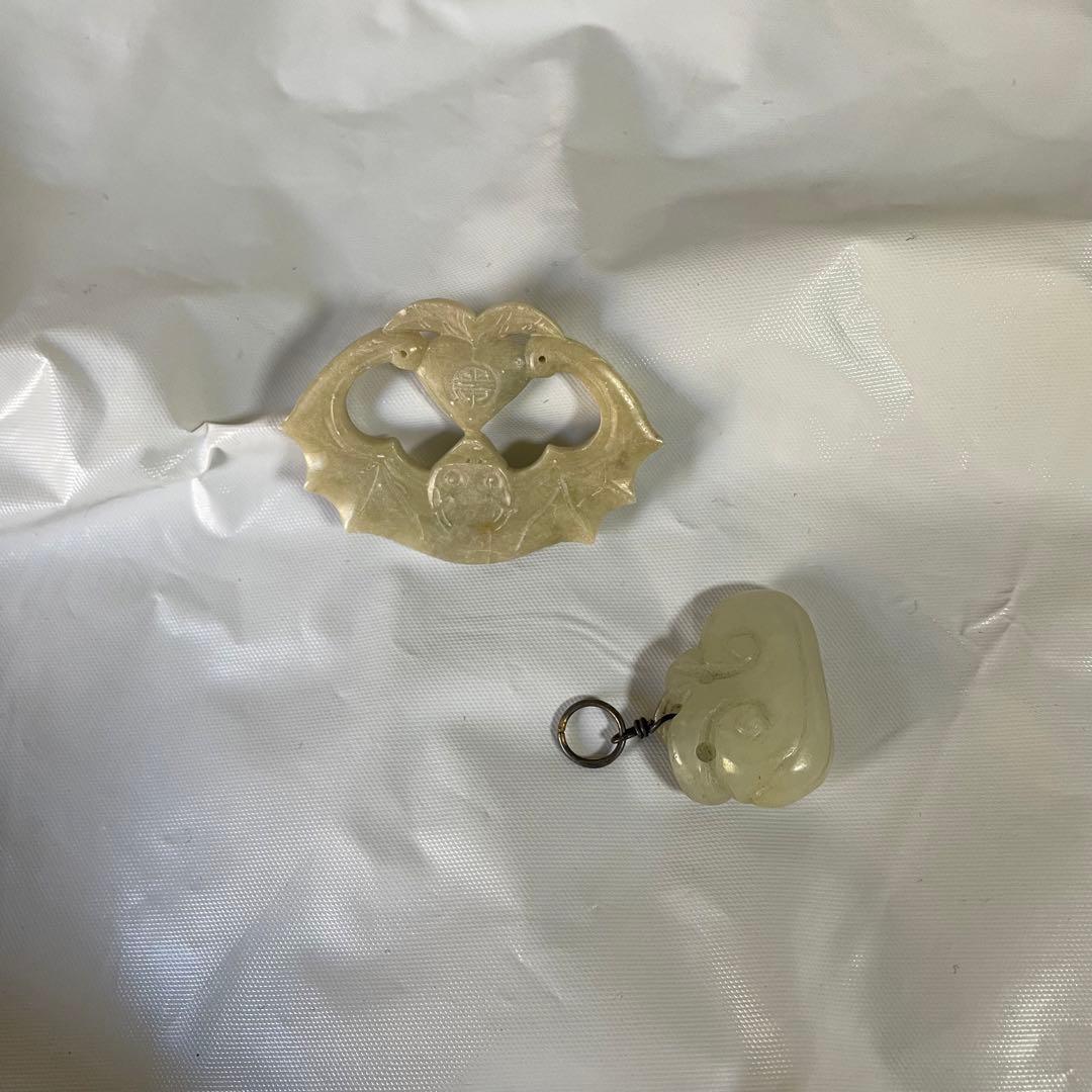 砡　砡石　玉　中国　China アンティーク　骨董　蝙蝠　手彫り　ペンダント　石