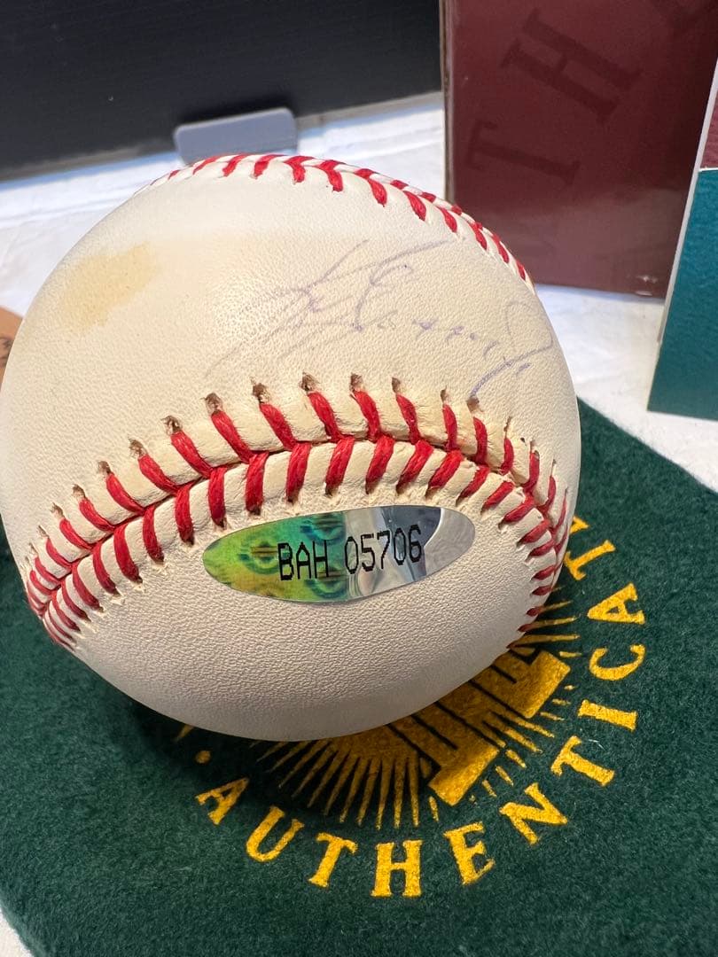 【UDA】ケン・グリフィーJr.直筆サインボール &ミニフィギュアset